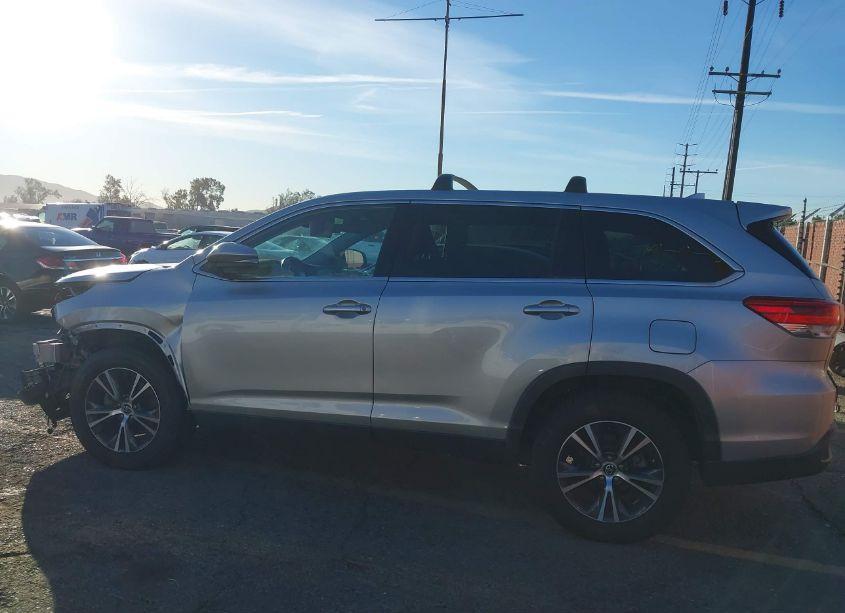 Photo 15 of 2019 Toyota Highlander LE PLUS (VIN 5TDZZRFH2KS301447)