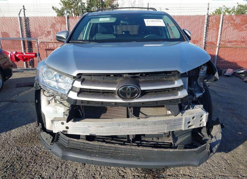 Photo 6 of 2019 Toyota Highlander LE PLUS (VIN 5TDZZRFH2KS301447)