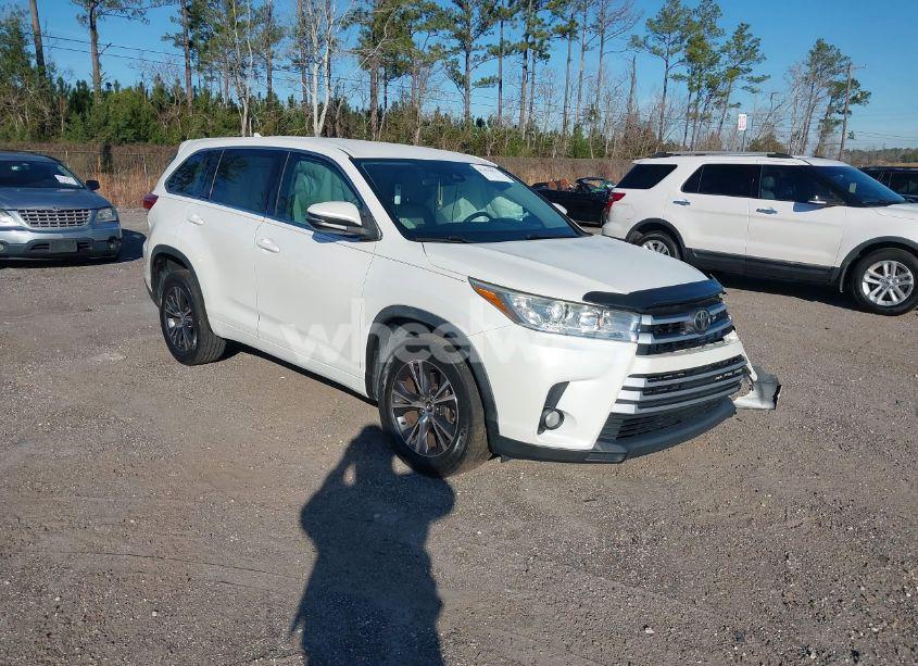 2017 Toyota Highlander LE PLUS (VIN 5TDZZRFH3HS190139) main photo