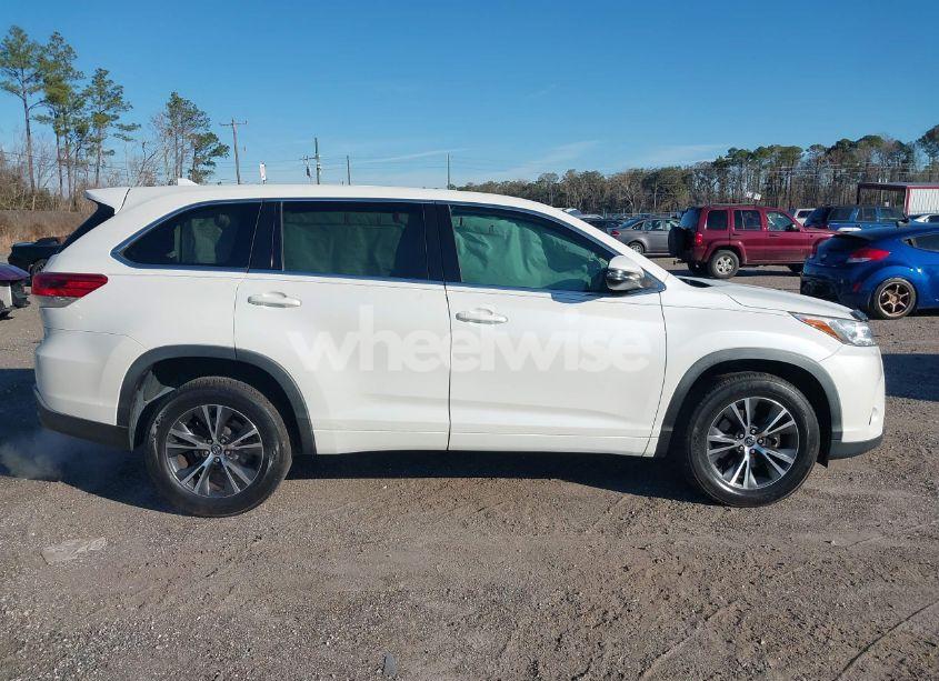 Photo 13 of 2017 Toyota Highlander LE PLUS (VIN 5TDZZRFH3HS190139)