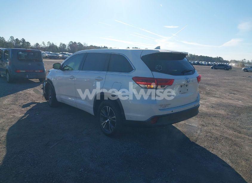 Photo 3 of 2017 Toyota Highlander LE PLUS (VIN 5TDZZRFH3HS190139)