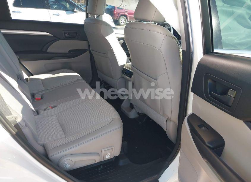 Photo 8 of 2017 Toyota Highlander LE PLUS (VIN 5TDZZRFH3HS190139)