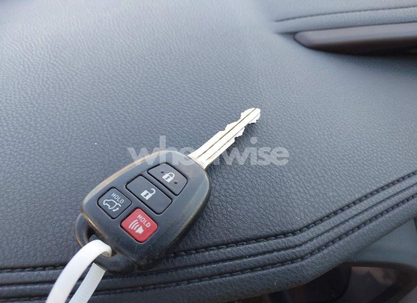 Photo 11 of 2018 Toyota Highlander LE PLUS (VIN 5TDZZRFH3JS237207)