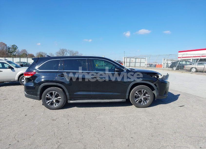 Photo 13 of 2018 Toyota Highlander LE PLUS (VIN 5TDZZRFH3JS237207)