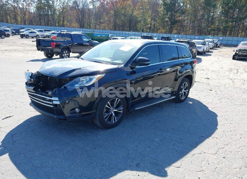 Photo 2 of 2018 Toyota Highlander LE PLUS (VIN 5TDZZRFH3JS237207)