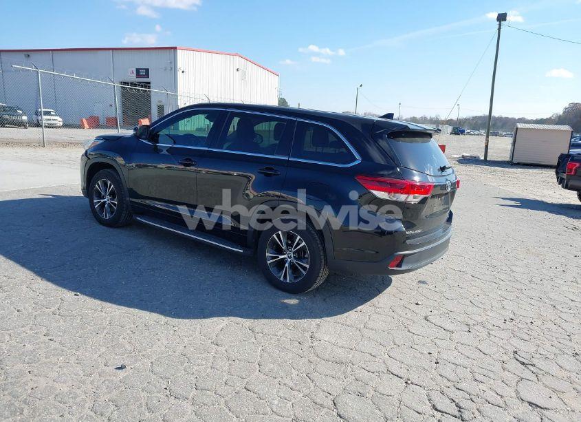 Photo 3 of 2018 Toyota Highlander LE PLUS (VIN 5TDZZRFH3JS237207)