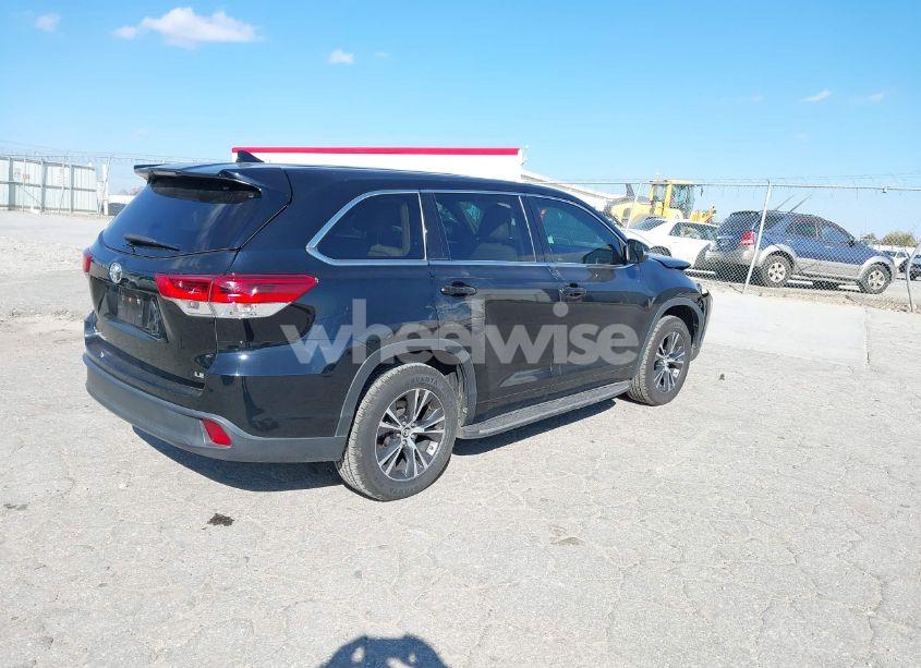 Photo 4 of 2018 Toyota Highlander LE PLUS (VIN 5TDZZRFH3JS237207)