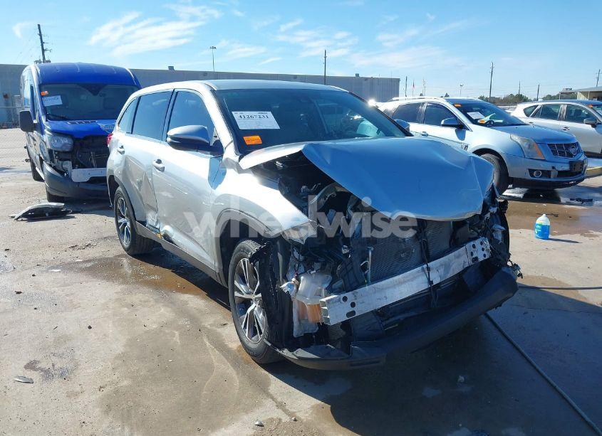 2019 Toyota Highlander LE (VIN 5TDZZRFH3KS292225) main photo