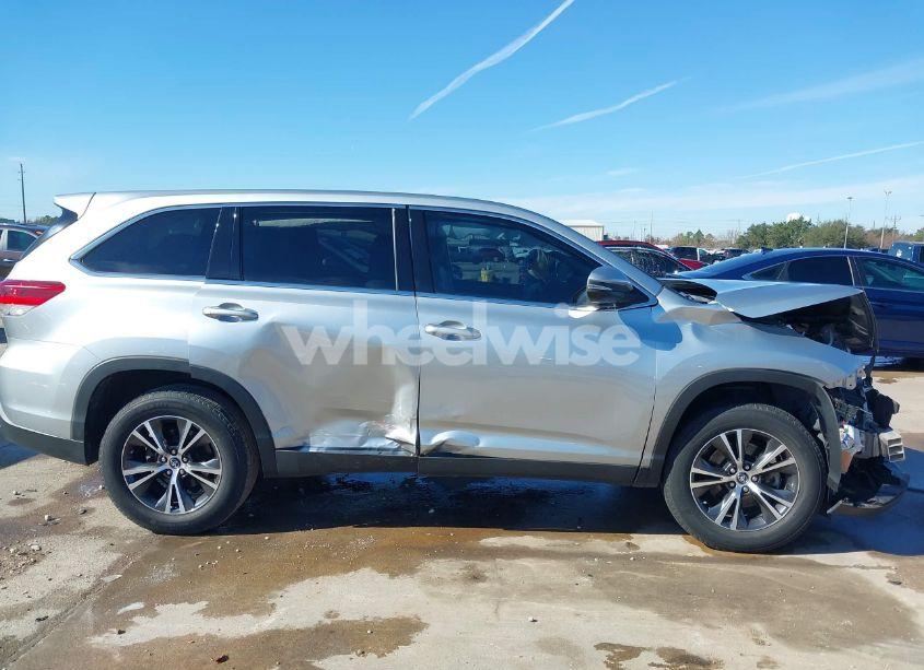 Photo 14 of 2019 Toyota Highlander LE (VIN 5TDZZRFH3KS292225)