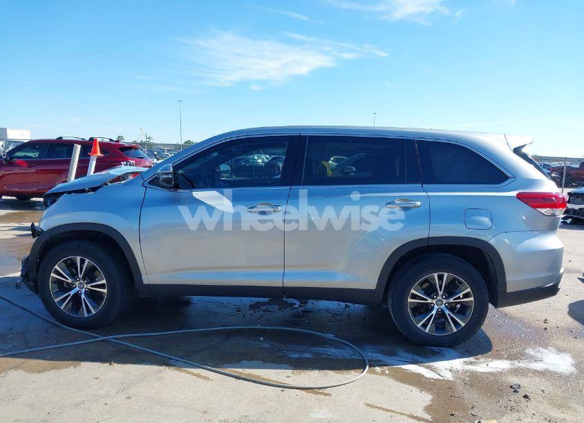 Photo 15 of 2019 Toyota Highlander LE (VIN 5TDZZRFH3KS292225)