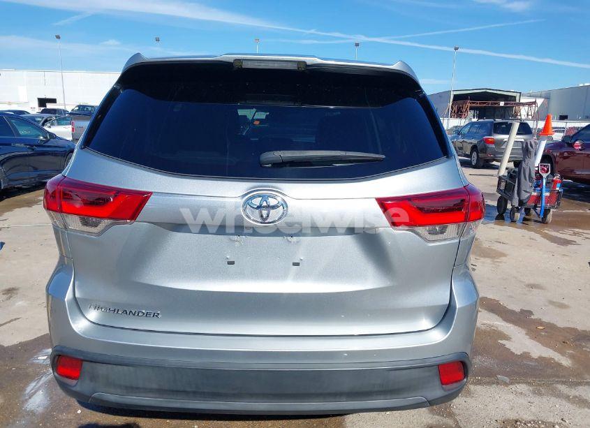 Photo 17 of 2019 Toyota Highlander LE (VIN 5TDZZRFH3KS292225)