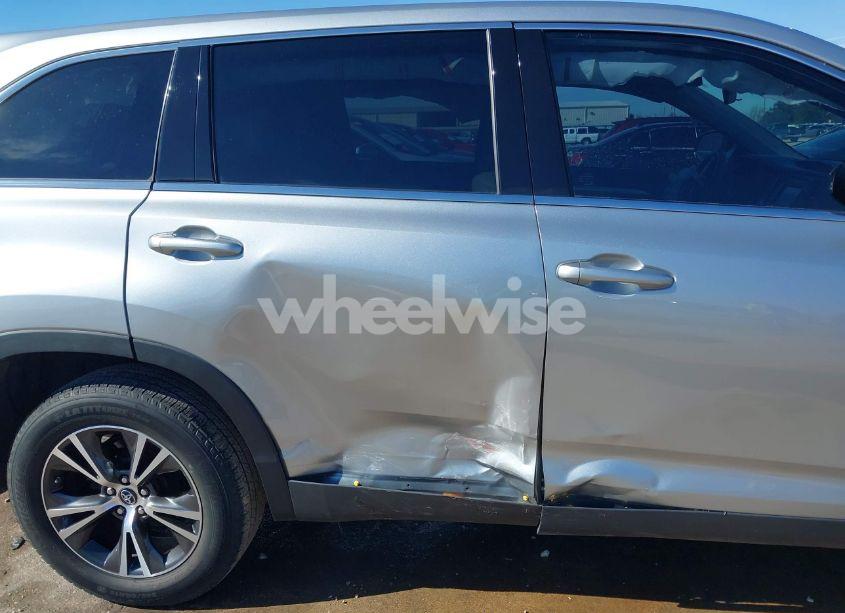 Photo 18 of 2019 Toyota Highlander LE (VIN 5TDZZRFH3KS292225)