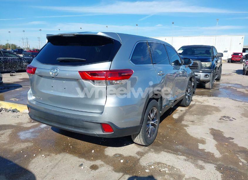 Photo 4 of 2019 Toyota Highlander LE (VIN 5TDZZRFH3KS292225)