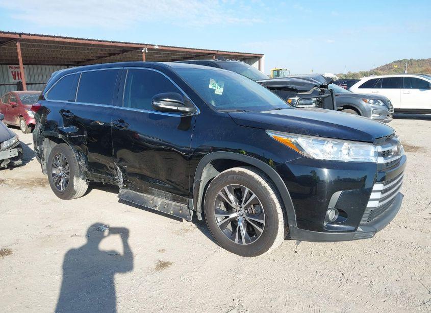 2019 Toyota Highlander LE PLUS (VIN 5TDZZRFH3KS306723) main photo
