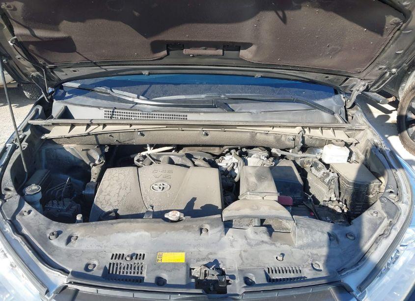 Photo 10 of 2019 Toyota Highlander LE PLUS (VIN 5TDZZRFH3KS306723)