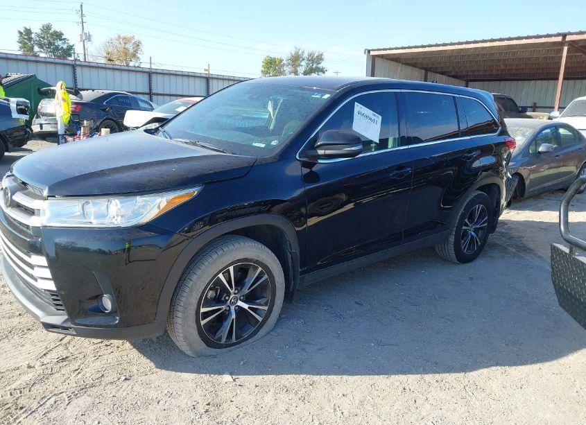 Photo 2 of 2019 Toyota Highlander LE PLUS (VIN 5TDZZRFH3KS306723)
