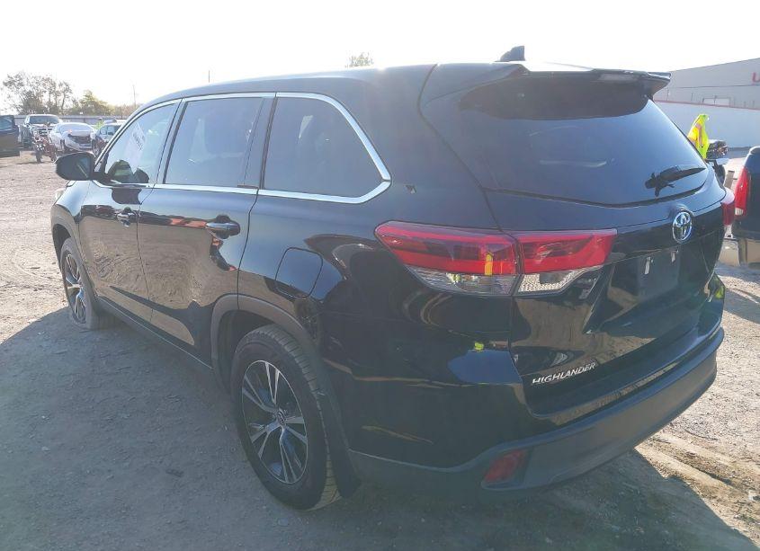 Photo 3 of 2019 Toyota Highlander LE PLUS (VIN 5TDZZRFH3KS306723)