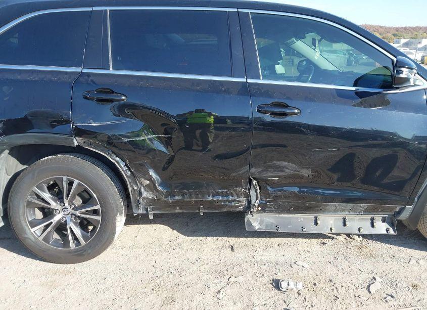 Photo 6 of 2019 Toyota Highlander LE PLUS (VIN 5TDZZRFH3KS306723)
