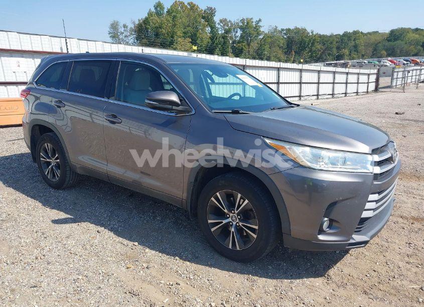 2017 Toyota Highlander LE PLUS (VIN 5TDZZRFH4HS206011) main photo