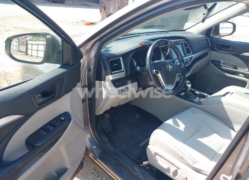 Photo 15 of 2017 Toyota Highlander LE PLUS (VIN 5TDZZRFH4HS206011)