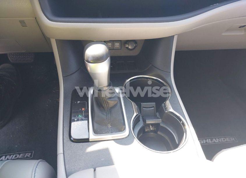 Photo 16 of 2017 Toyota Highlander LE PLUS (VIN 5TDZZRFH4HS206011)