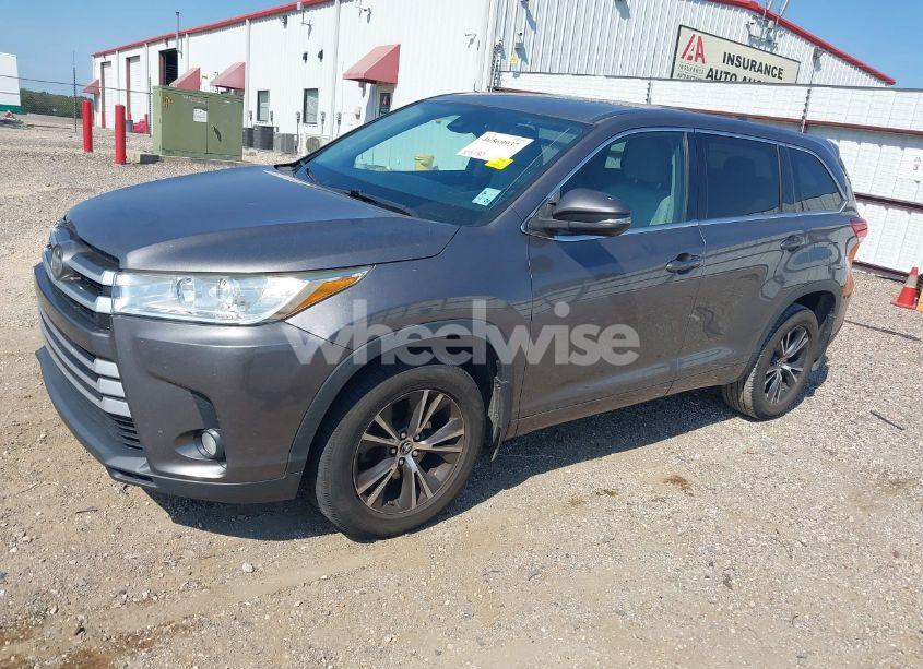 Photo 2 of 2017 Toyota Highlander LE PLUS (VIN 5TDZZRFH4HS206011)