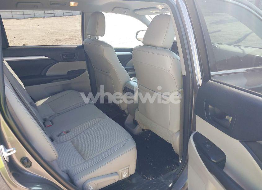 Photo 8 of 2017 Toyota Highlander LE PLUS (VIN 5TDZZRFH4HS206011)