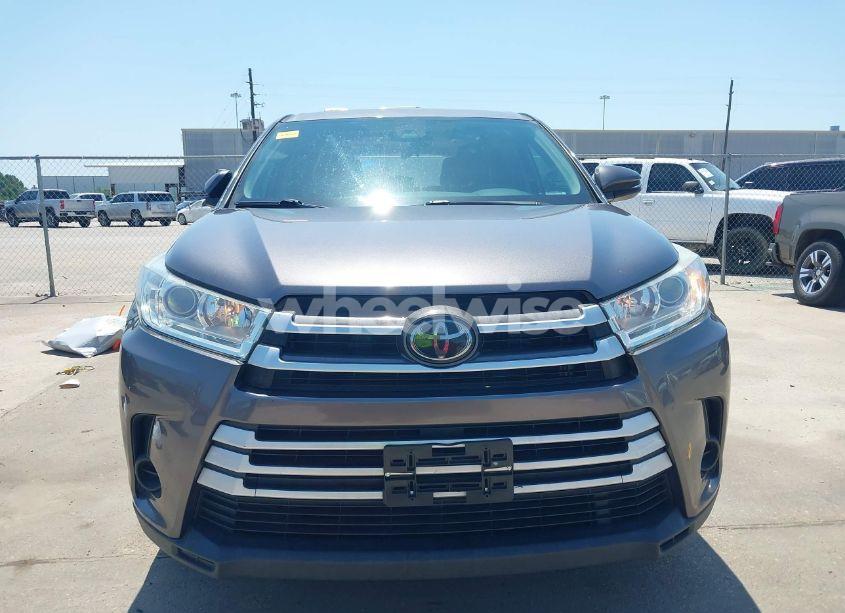 Photo 13 of 2019 Toyota Highlander LE (VIN 5TDZZRFH4KS303149)