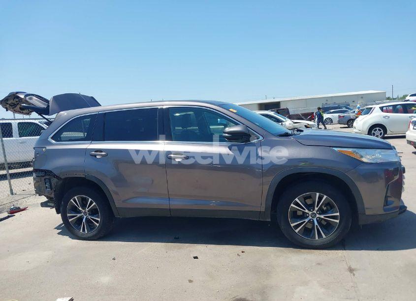 Photo 14 of 2019 Toyota Highlander LE (VIN 5TDZZRFH4KS303149)