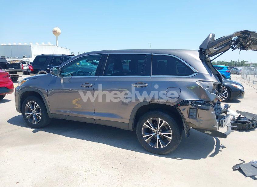 Photo 15 of 2019 Toyota Highlander LE (VIN 5TDZZRFH4KS303149)