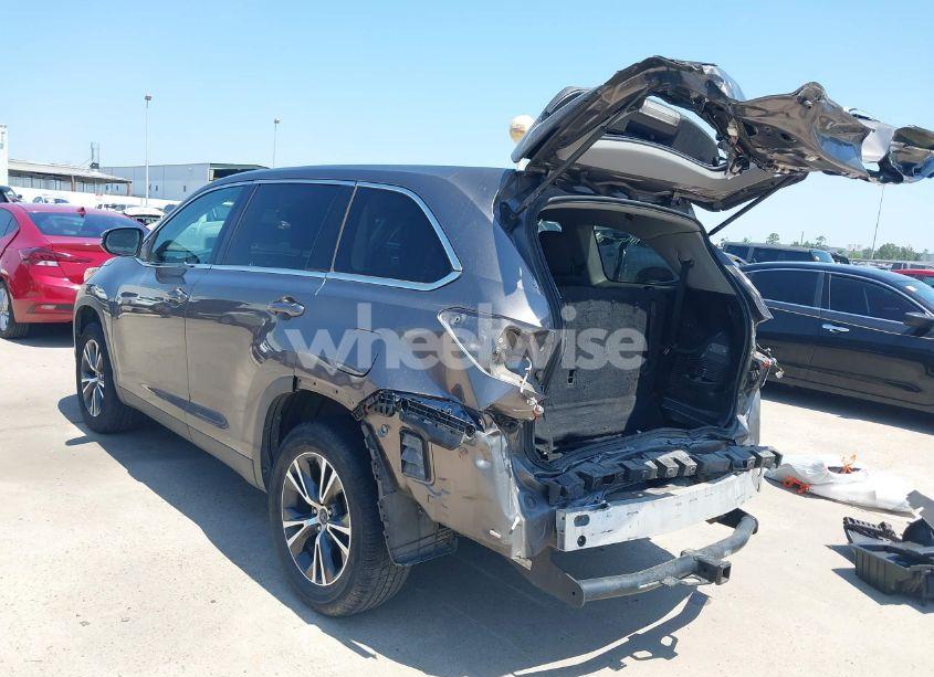 Photo 3 of 2019 Toyota Highlander LE (VIN 5TDZZRFH4KS303149)