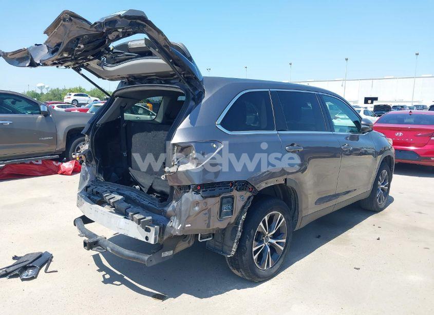 Photo 4 of 2019 Toyota Highlander LE (VIN 5TDZZRFH4KS303149)