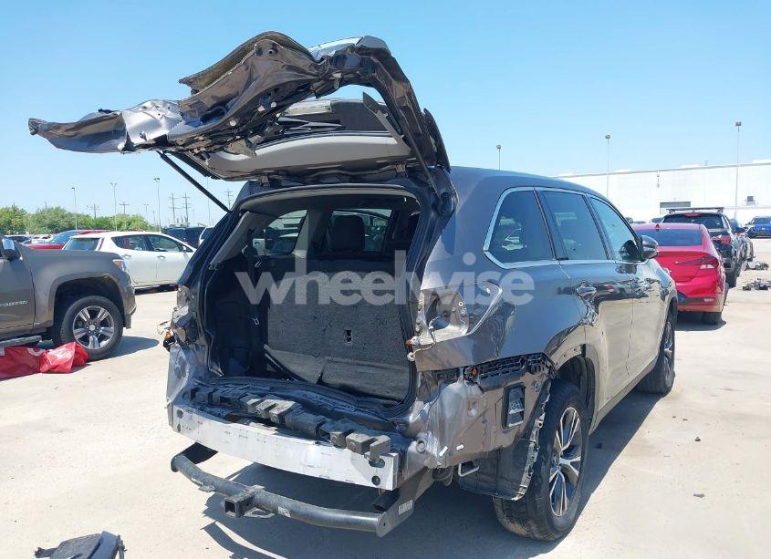 Photo 6 of 2019 Toyota Highlander LE (VIN 5TDZZRFH4KS303149)