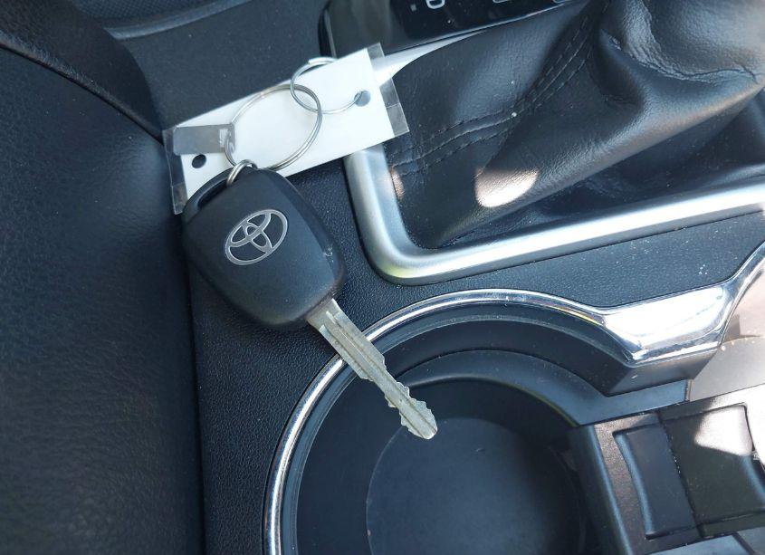 Photo 11 of 2019 Toyota Highlander LE (VIN 5TDZZRFH4KS359592)