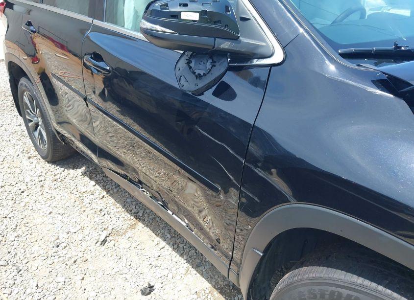 Photo 12 of 2019 Toyota Highlander LE (VIN 5TDZZRFH4KS359592)