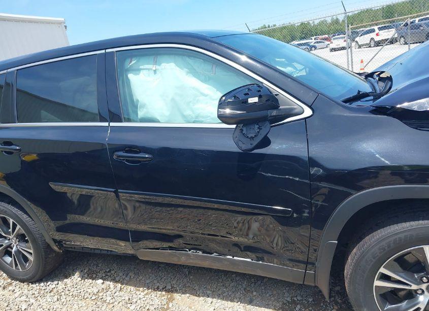 Photo 14 of 2019 Toyota Highlander LE (VIN 5TDZZRFH4KS359592)