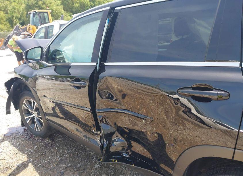 Photo 18 of 2019 Toyota Highlander LE (VIN 5TDZZRFH4KS359592)