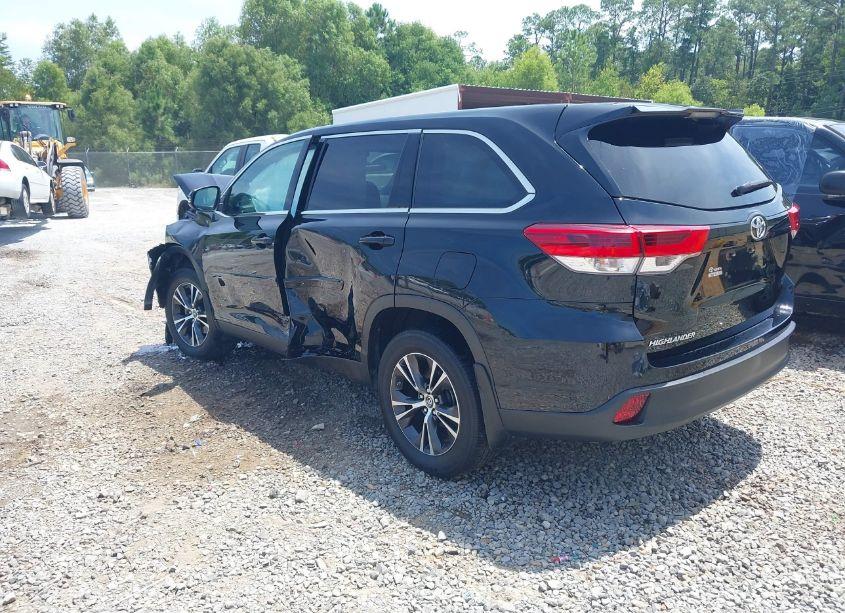 Photo 3 of 2019 Toyota Highlander LE (VIN 5TDZZRFH4KS359592)