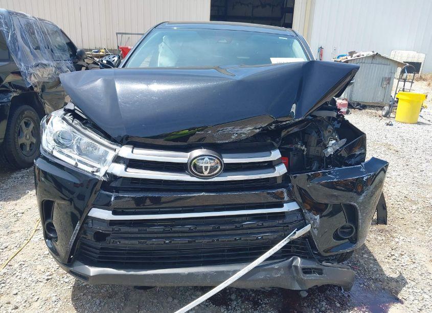 Photo 6 of 2019 Toyota Highlander LE (VIN 5TDZZRFH4KS359592)