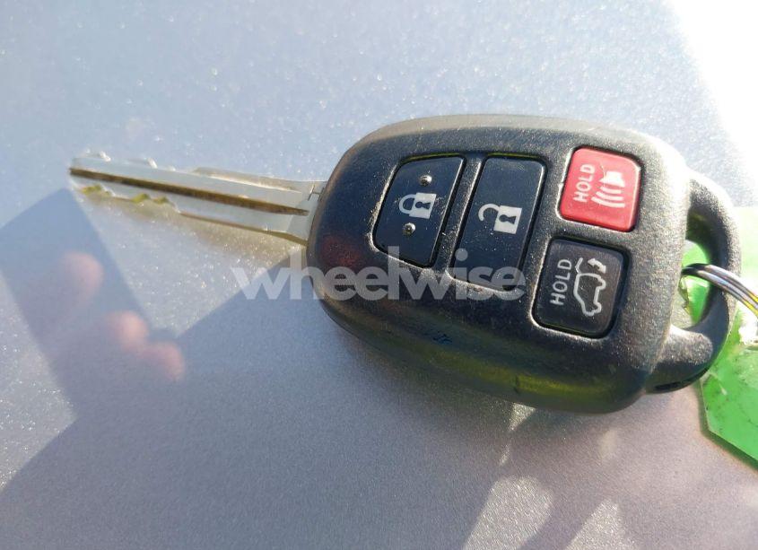 Photo 11 of 2017 Toyota Highlander LE PLUS (VIN 5TDZZRFH5HS189512)