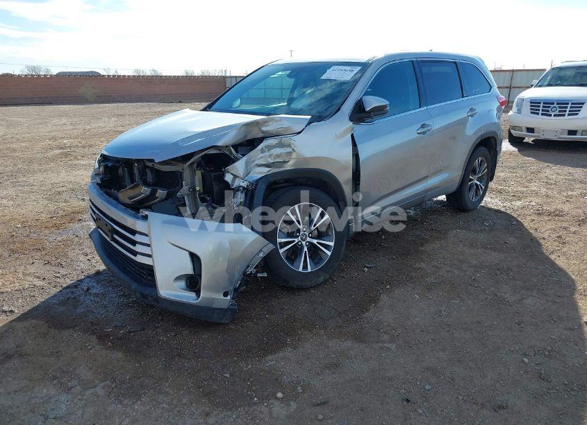 Photo 2 of 2017 Toyota Highlander LE PLUS (VIN 5TDZZRFH5HS189512)