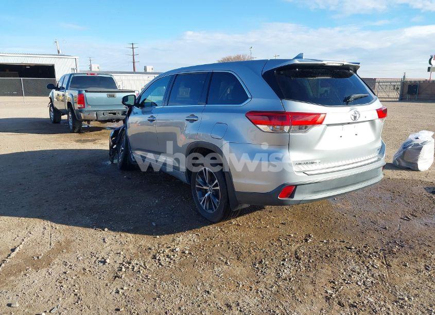 Photo 3 of 2017 Toyota Highlander LE PLUS (VIN 5TDZZRFH5HS189512)