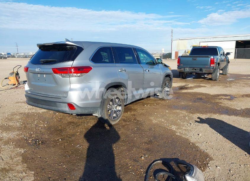 Photo 4 of 2017 Toyota Highlander LE PLUS (VIN 5TDZZRFH5HS189512)