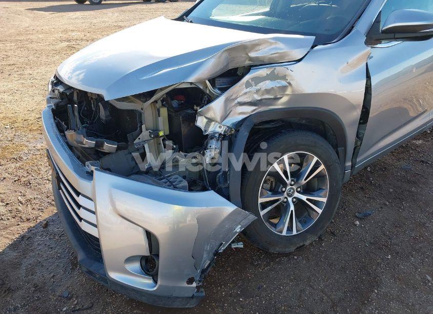 Photo 6 of 2017 Toyota Highlander LE PLUS (VIN 5TDZZRFH5HS189512)