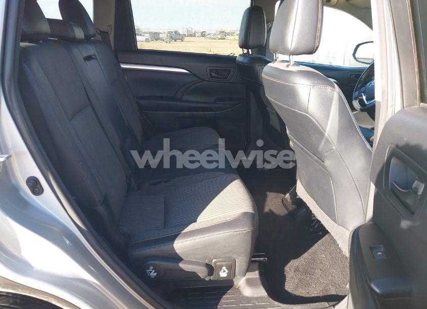 Photo 8 of 2017 Toyota Highlander LE PLUS (VIN 5TDZZRFH5HS189512)