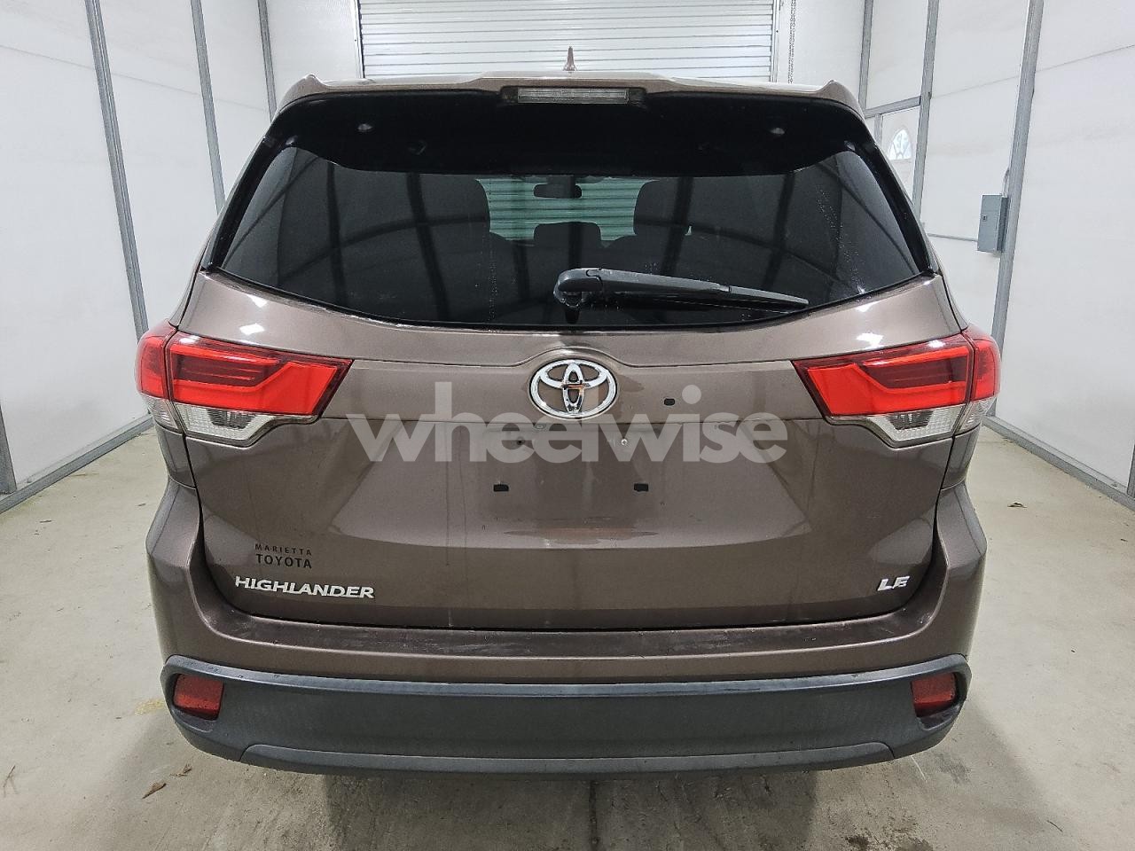 Photo 6 of 2017 TOYOTA HIGHLANDER LE (VIN 5TDZZRFH5HS209340)