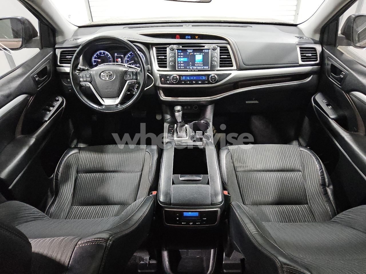 Photo 8 of 2017 TOYOTA HIGHLANDER LE (VIN 5TDZZRFH5HS209340)