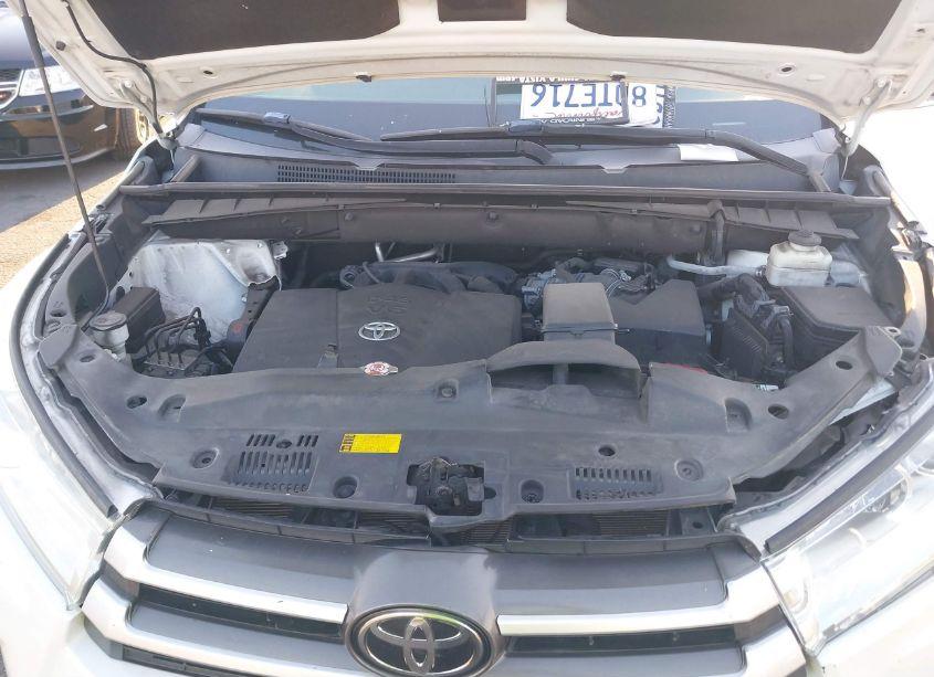 Photo 10 of 2018 Toyota Highlander LE PLUS (VIN 5TDZZRFH5JS254039)