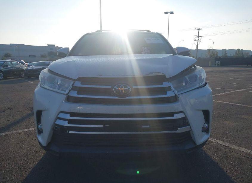 Photo 12 of 2018 Toyota Highlander LE PLUS (VIN 5TDZZRFH5JS254039)
