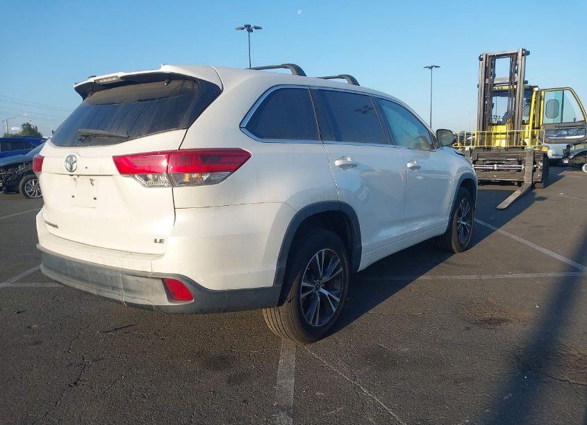Photo 4 of 2018 Toyota Highlander LE PLUS (VIN 5TDZZRFH5JS254039)